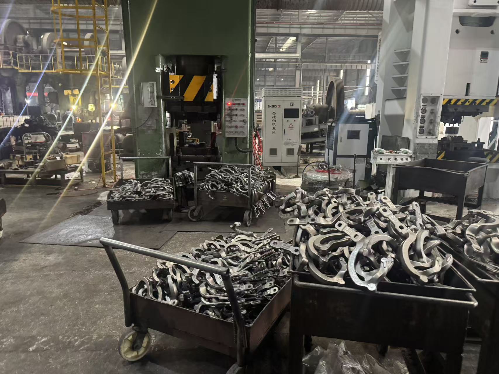 El acero Cr8Mo2SiV se utiliza para matrices de extrusión en frío, matrices de forjado en frío y matrices de embutición profunda.